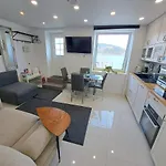 Sunrise - Self Check In - Free Parking Apartment