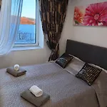 Sunrise - Self Check In - Free Parking Apartment