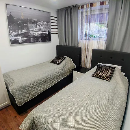 Sunrise - Self Check In - Free Parking Apartment *
