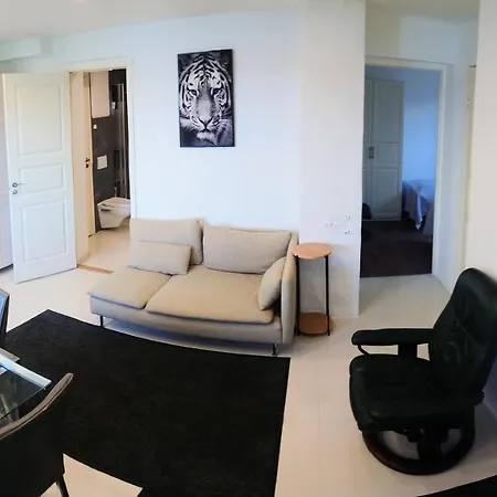 Sunrise - Self Check In - Free Parking Apartament *