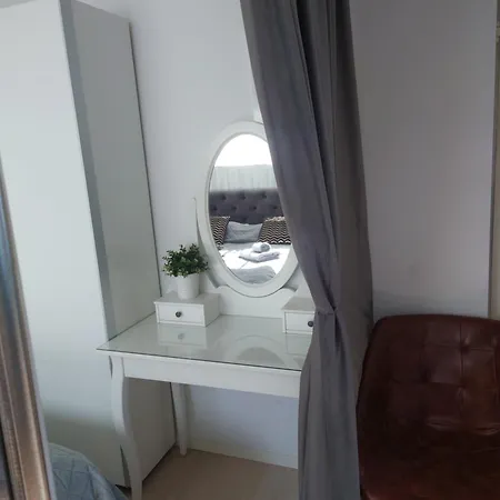 Sunrise - Self Check In - Free Parking Apartament